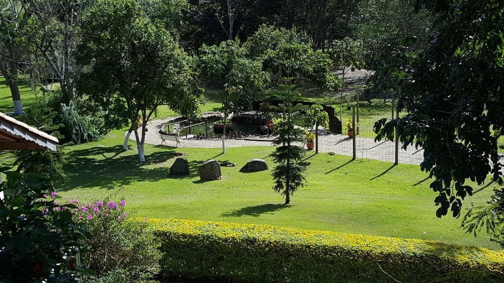Pousada Recanto Dos Beija Flores Monte Alegre do Sul Εξωτερικό φωτογραφία
